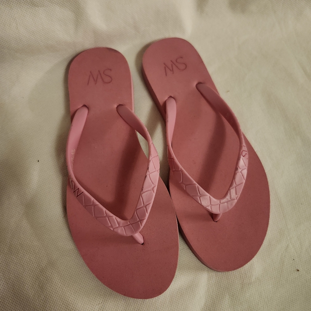 Stuart Weitzman Embossed Flip Flop in India Pi Sz 6